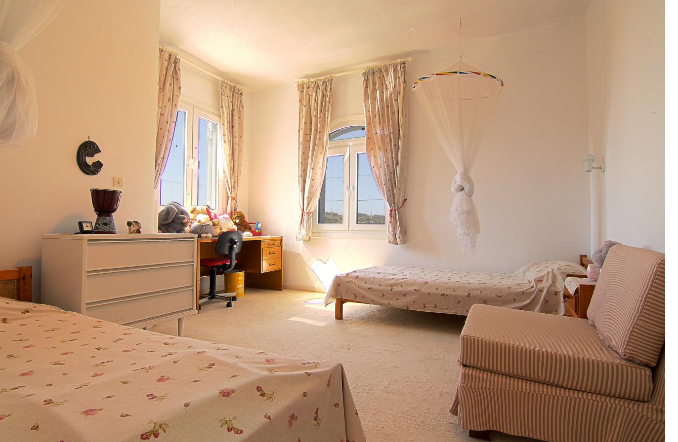 Bedroom with single beds