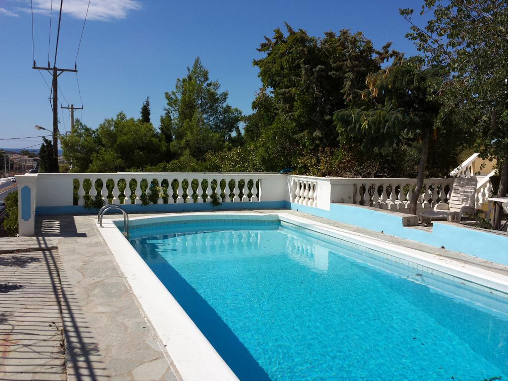 The pool from the far end